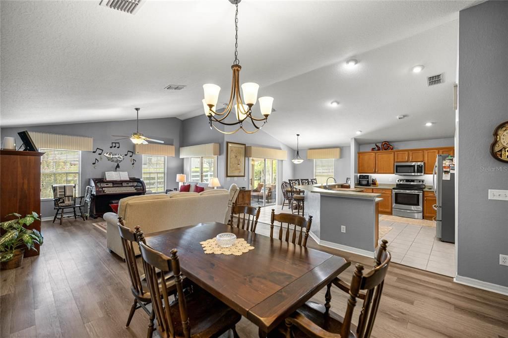 En Venta: $344,900 (3 camas, 2 baños, 1974 Pies cuadrados)