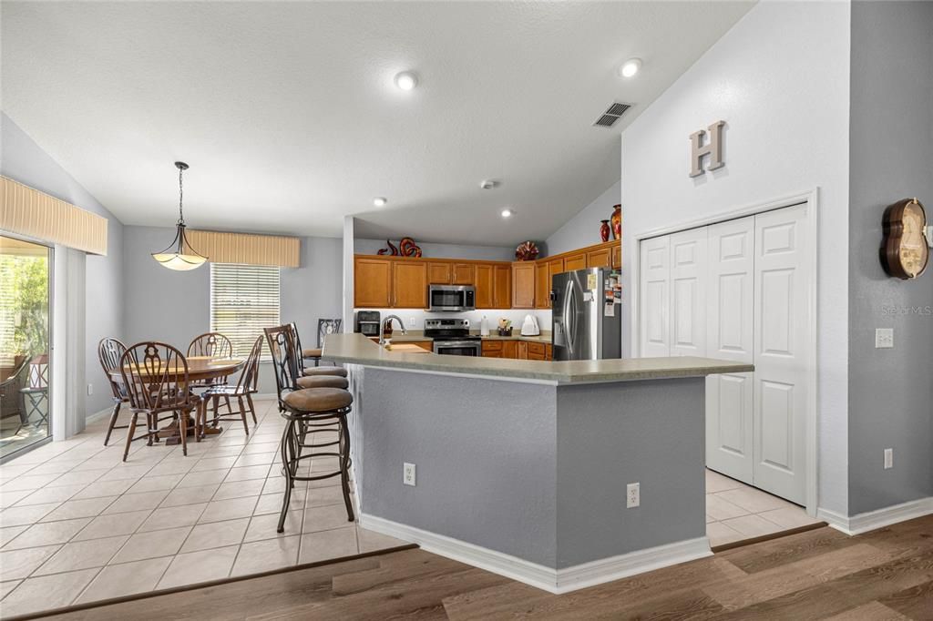 En Venta: $344,900 (3 camas, 2 baños, 1974 Pies cuadrados)