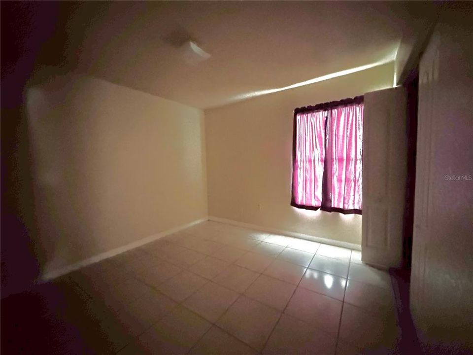 出租: $1,400 (3 贝兹, 1 浴室, 1050 平方英尺)