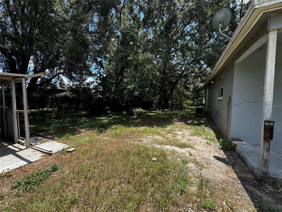 出租: $1,400 (3 贝兹, 1 浴室, 1050 平方英尺)