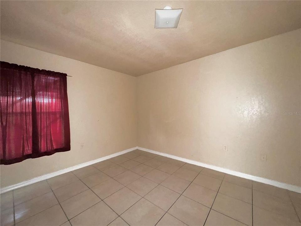 出租: $1,400 (3 贝兹, 1 浴室, 1050 平方英尺)