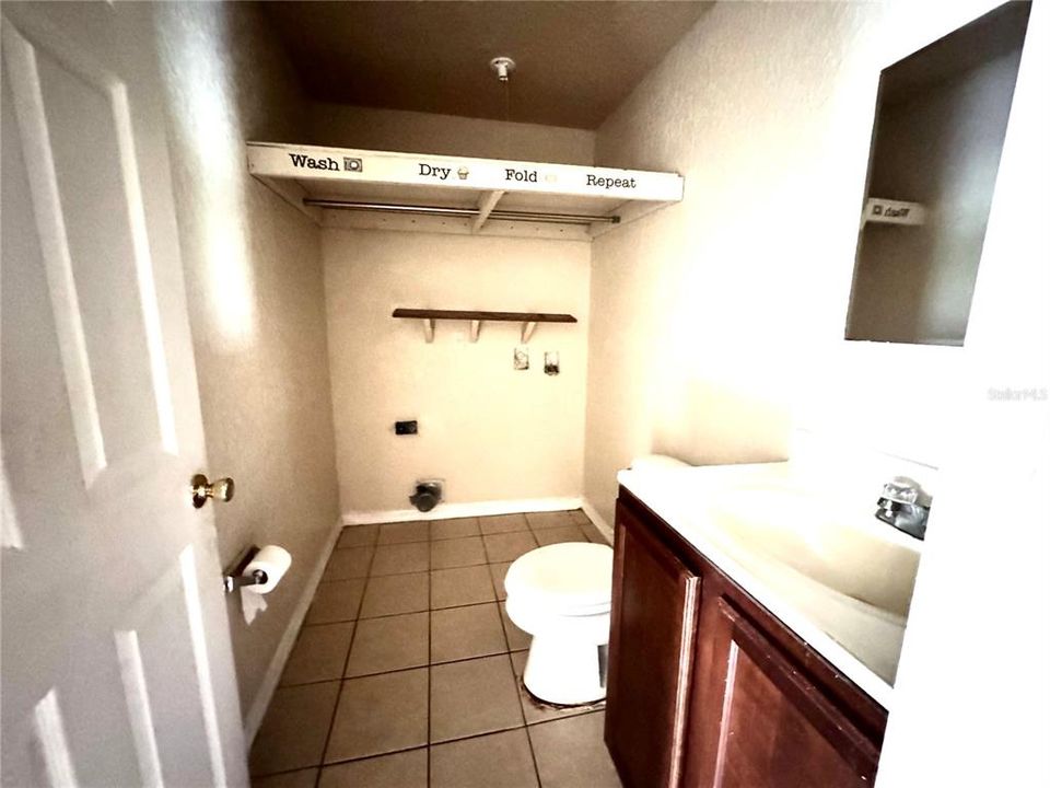 出租: $1,400 (3 贝兹, 1 浴室, 1050 平方英尺)