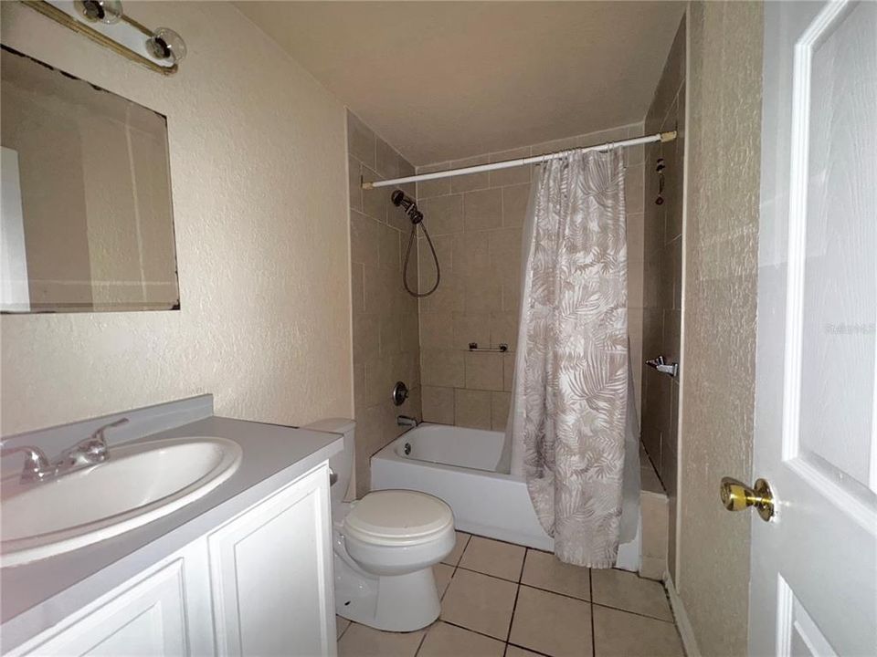 出租: $1,400 (3 贝兹, 1 浴室, 1050 平方英尺)