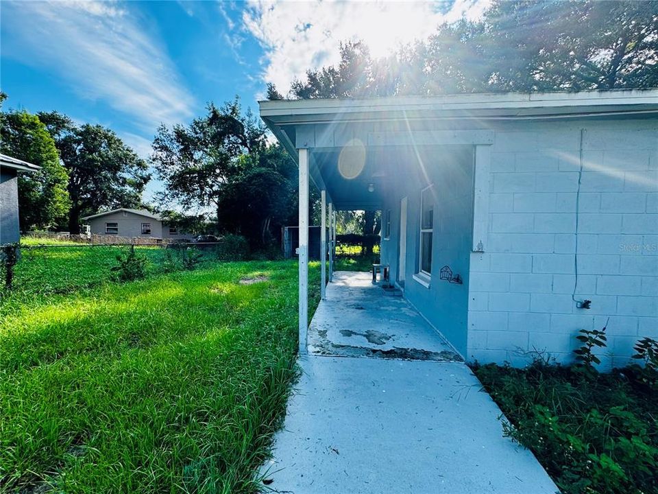 出租: $1,400 (3 贝兹, 1 浴室, 1050 平方英尺)