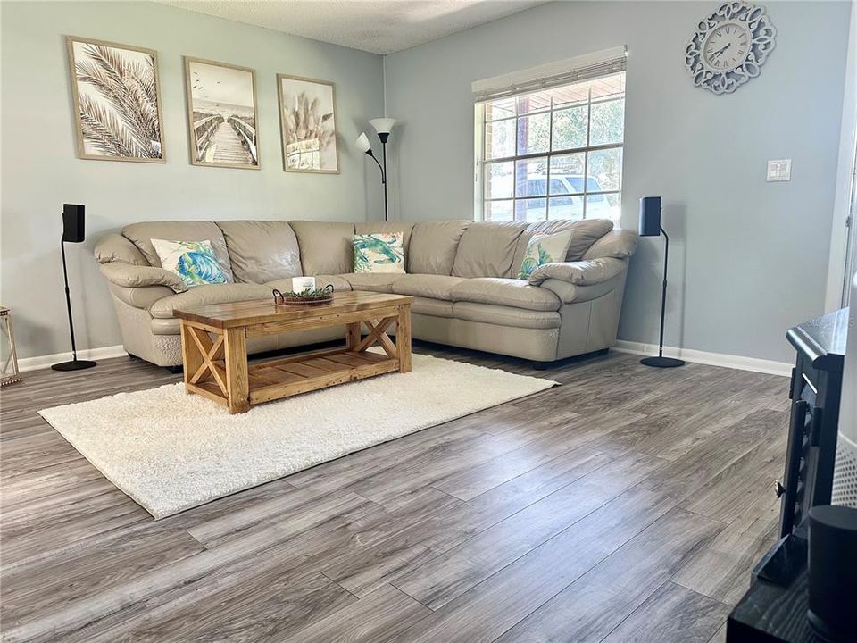 For Sale: $265,000 (3 beds, 2 baths, 1314 Square Feet)