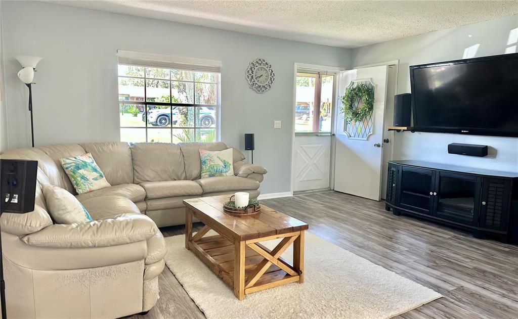 For Sale: $265,000 (3 beds, 2 baths, 1314 Square Feet)