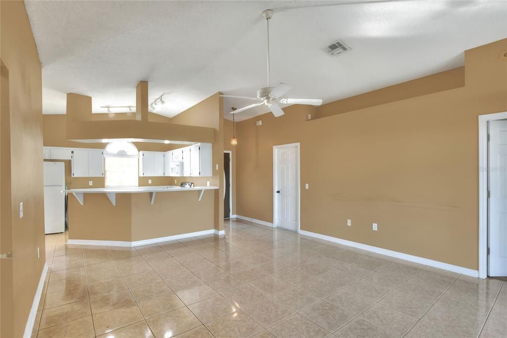 For Sale: $252,000 (3 beds, 2 baths, 1252 Square Feet)