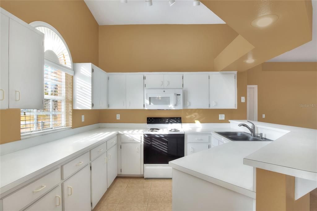 For Sale: $252,000 (3 beds, 2 baths, 1252 Square Feet)