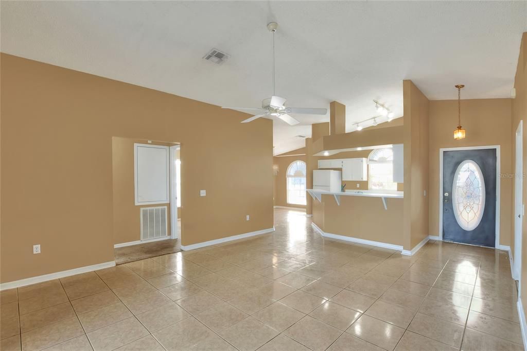 For Sale: $252,000 (3 beds, 2 baths, 1252 Square Feet)