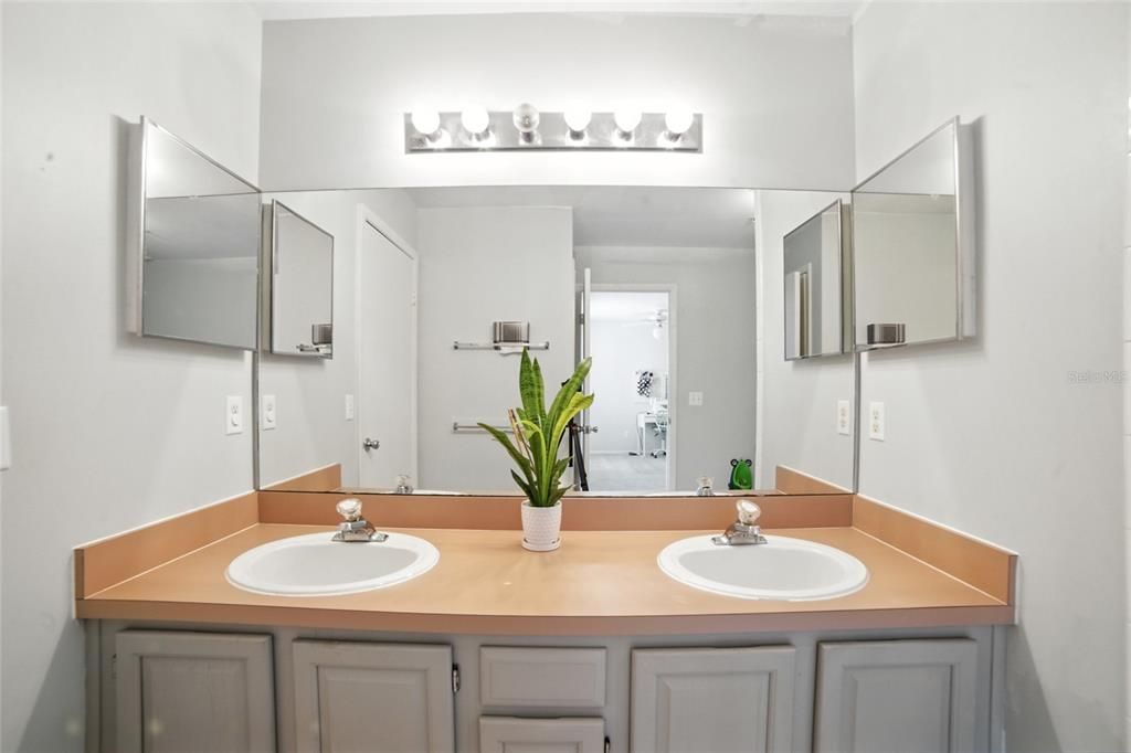 En Venta: $324,000 (3 camas, 2 baños, 1706 Pies cuadrados)