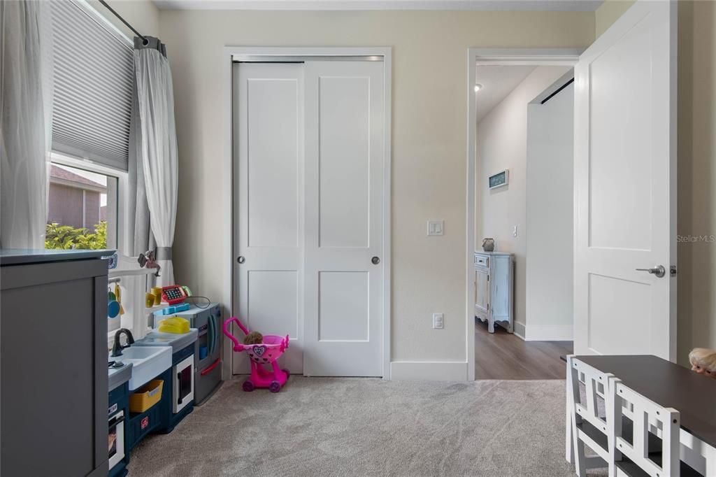 En Venta: $649,000 (4 camas, 3 baños, 2127 Pies cuadrados)