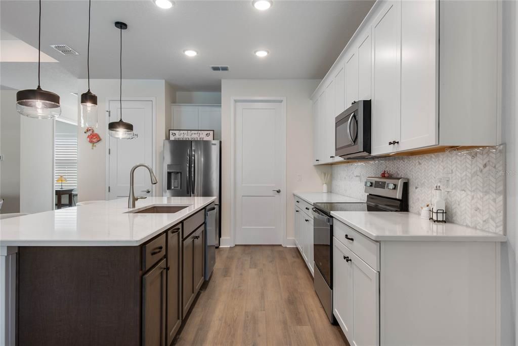 En Venta: $649,000 (4 camas, 3 baños, 2127 Pies cuadrados)