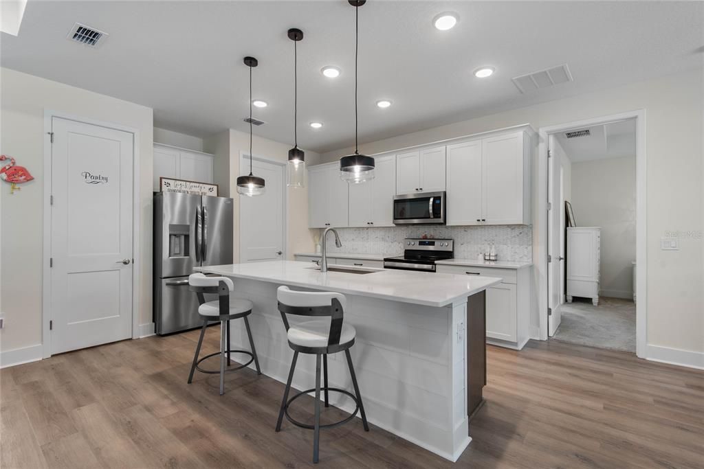 En Venta: $649,000 (4 camas, 3 baños, 2127 Pies cuadrados)