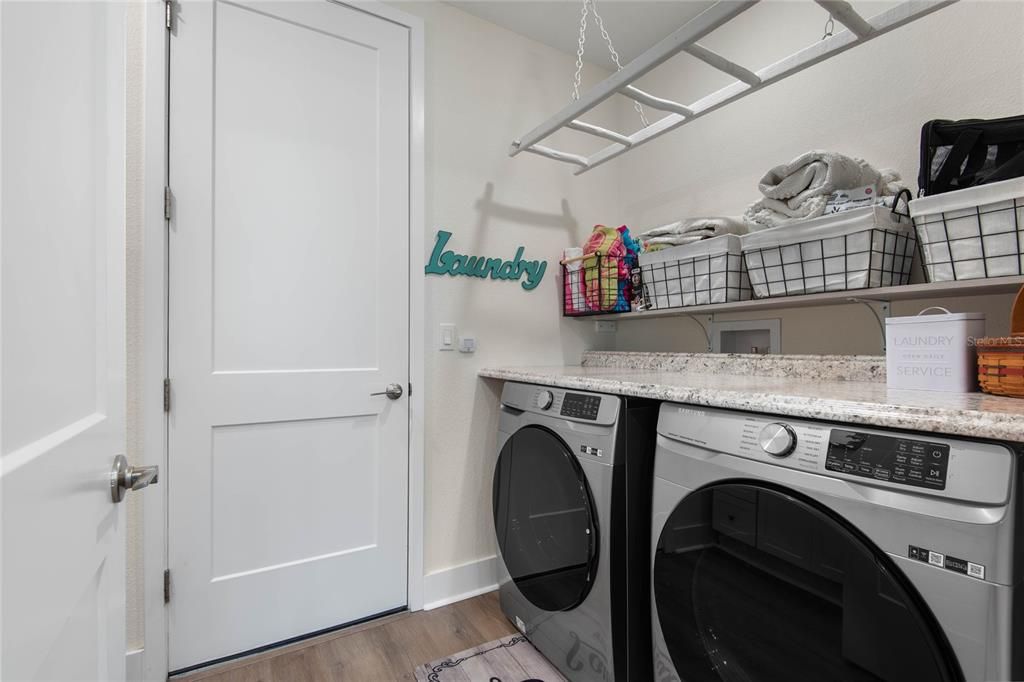 En Venta: $649,000 (4 camas, 3 baños, 2127 Pies cuadrados)