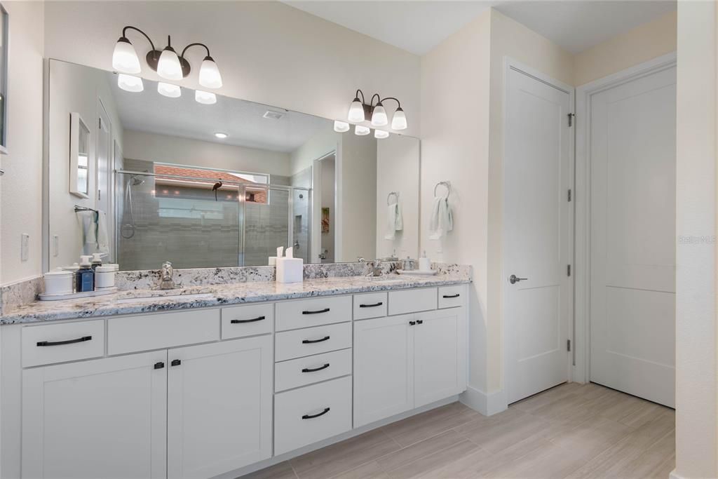 En Venta: $649,000 (4 camas, 3 baños, 2127 Pies cuadrados)