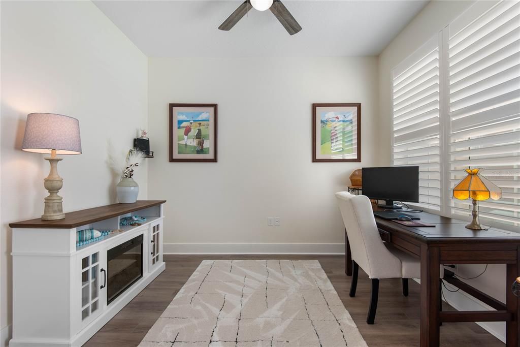 En Venta: $649,000 (4 camas, 3 baños, 2127 Pies cuadrados)