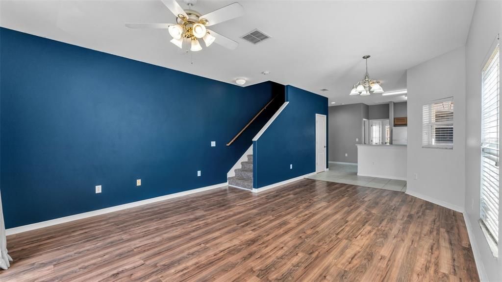 En Venta: $244,900 (4 camas, 3 baños, 1479 Pies cuadrados)