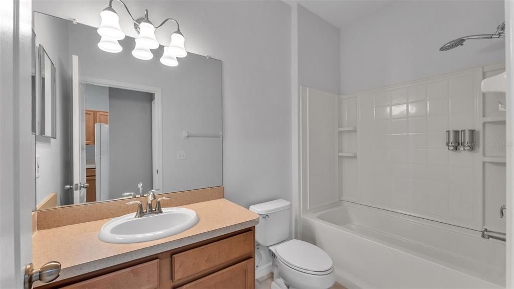 En Venta: $244,900 (4 camas, 3 baños, 1479 Pies cuadrados)