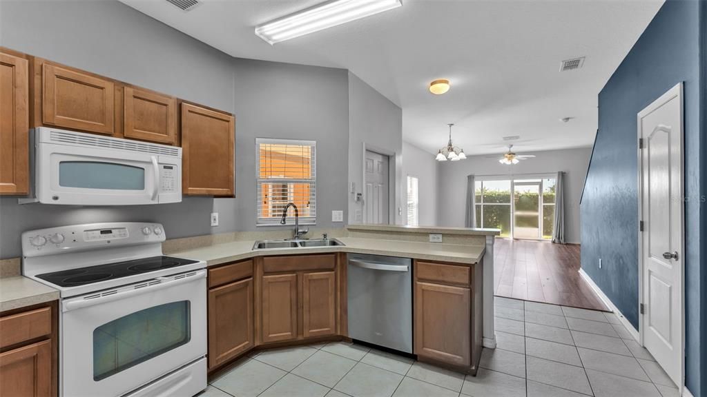 En Venta: $244,900 (4 camas, 3 baños, 1479 Pies cuadrados)