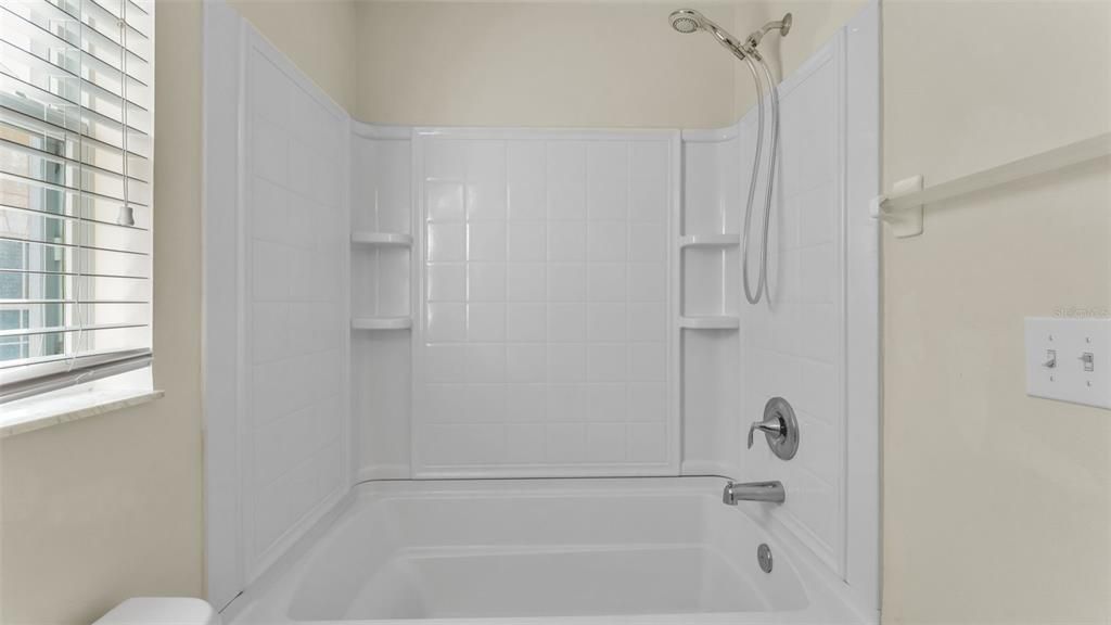 En Venta: $244,900 (4 camas, 3 baños, 1479 Pies cuadrados)