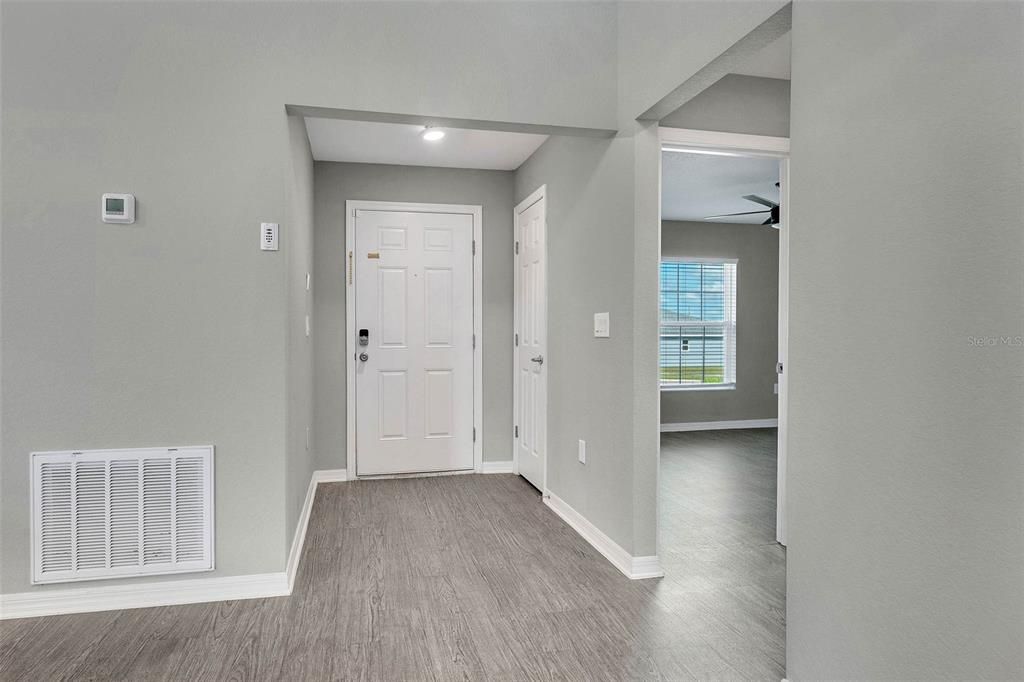 合同活跃: $2,000 (4 贝兹, 2 浴室, 1547 平方英尺)