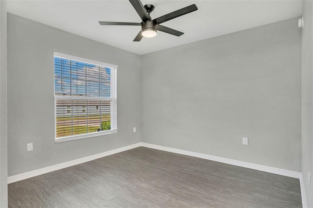 合同活跃: $2,000 (4 贝兹, 2 浴室, 1547 平方英尺)