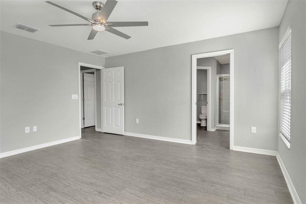 合同活跃: $2,000 (4 贝兹, 2 浴室, 1547 平方英尺)