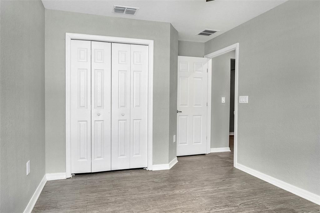 合同活跃: $2,000 (4 贝兹, 2 浴室, 1547 平方英尺)