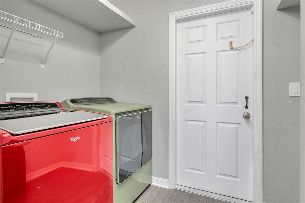 合同活跃: $2,000 (4 贝兹, 2 浴室, 1547 平方英尺)