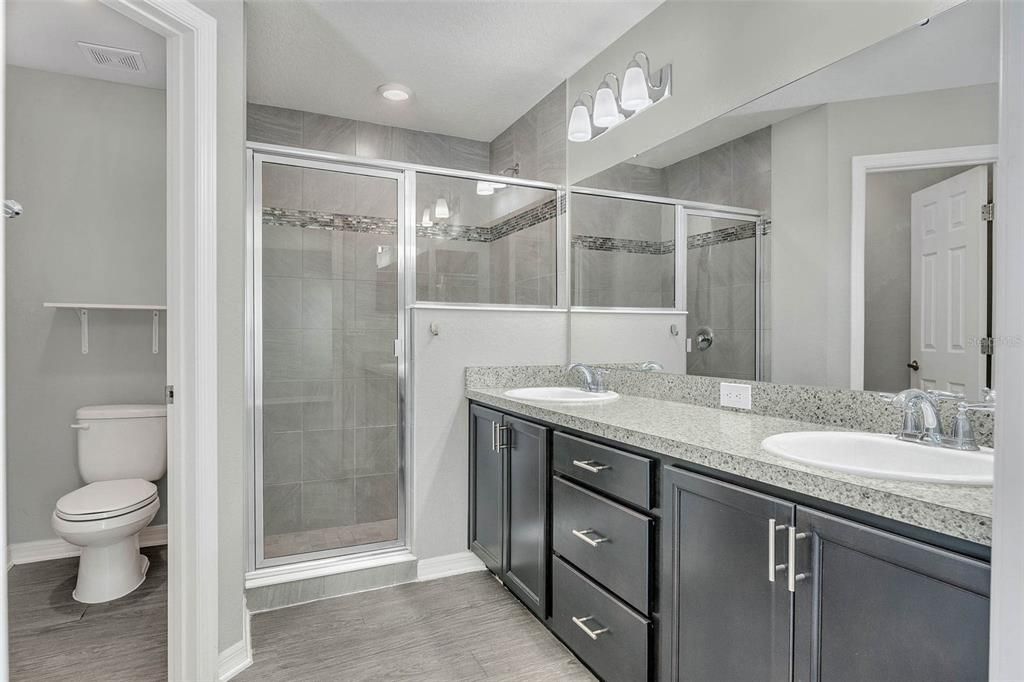 合同活跃: $2,000 (4 贝兹, 2 浴室, 1547 平方英尺)