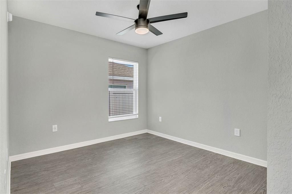 合同活跃: $2,000 (4 贝兹, 2 浴室, 1547 平方英尺)