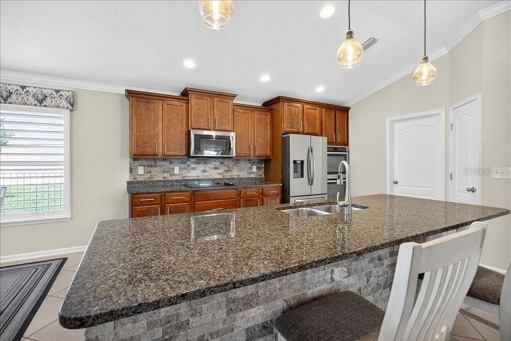 Active With Contract: $859,000 (3 beds, 3 baths, 2367 Square Feet)