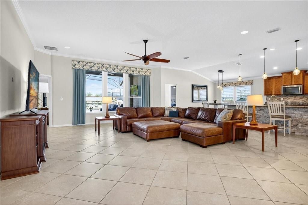 Active With Contract: $859,000 (3 beds, 3 baths, 2367 Square Feet)