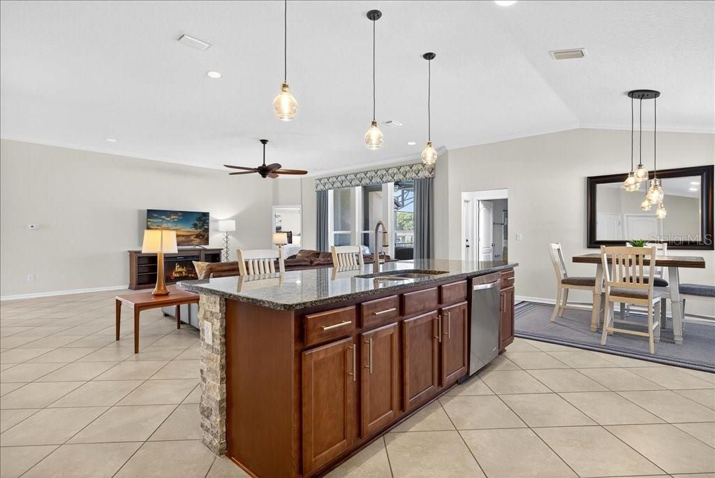 Active With Contract: $859,000 (3 beds, 3 baths, 2367 Square Feet)