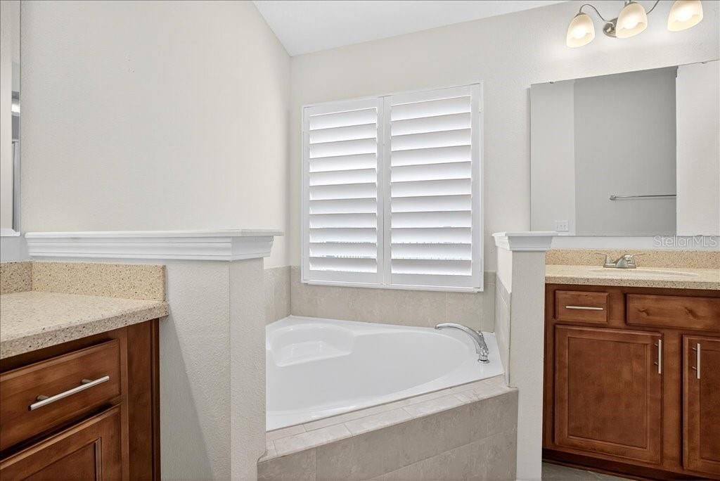 Active With Contract: $859,000 (3 beds, 3 baths, 2367 Square Feet)