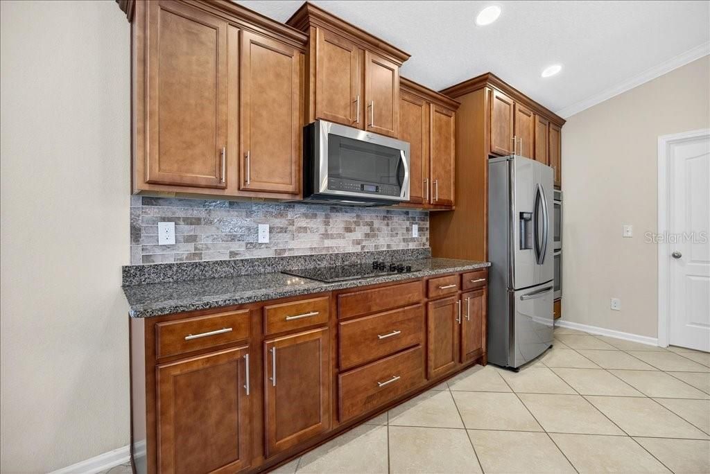 Active With Contract: $859,000 (3 beds, 3 baths, 2367 Square Feet)