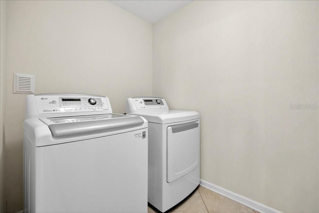 Active With Contract: $859,000 (3 beds, 3 baths, 2367 Square Feet)