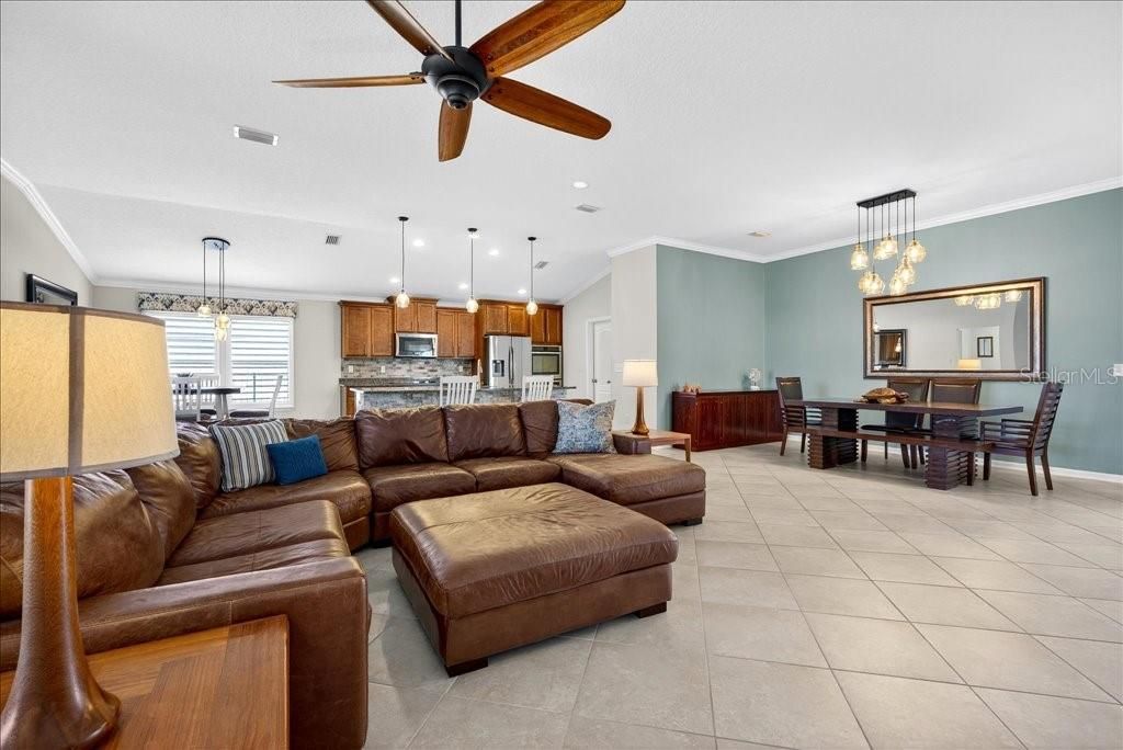 Active With Contract: $859,000 (3 beds, 3 baths, 2367 Square Feet)