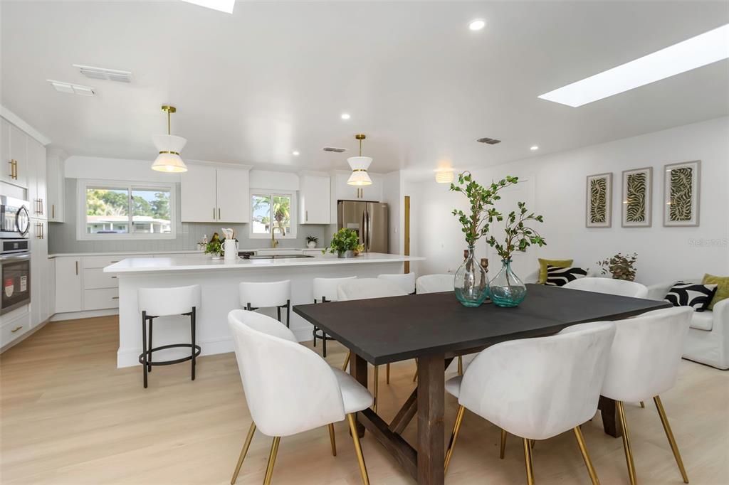 Activo con contrato: $799,999 (4 camas, 2 baños, 1860 Pies cuadrados)