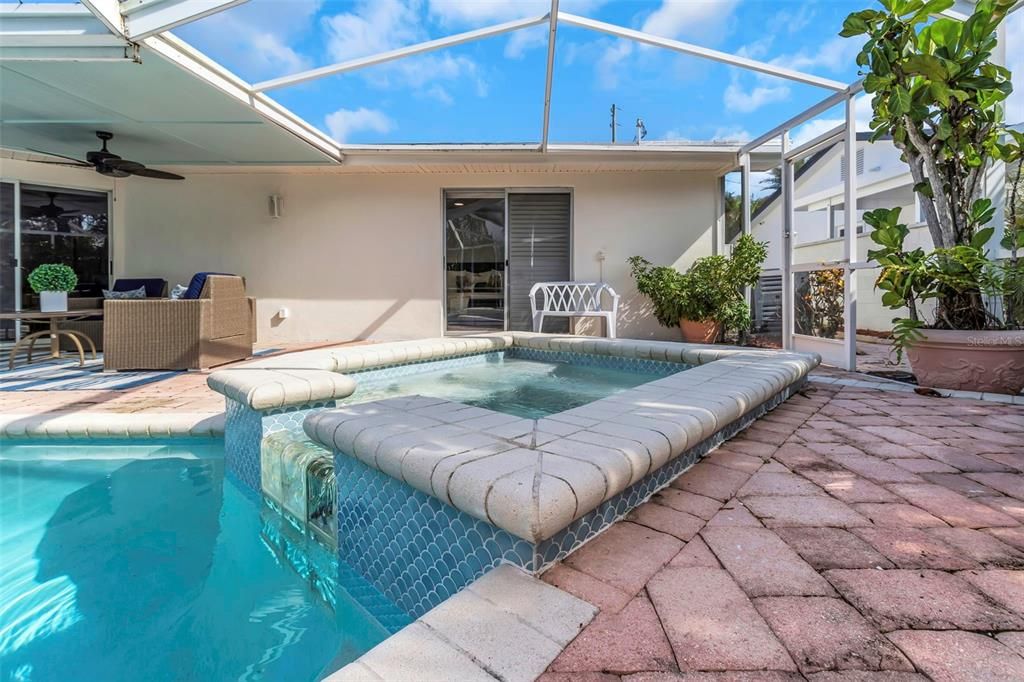 Activo con contrato: $799,999 (4 camas, 2 baños, 1860 Pies cuadrados)