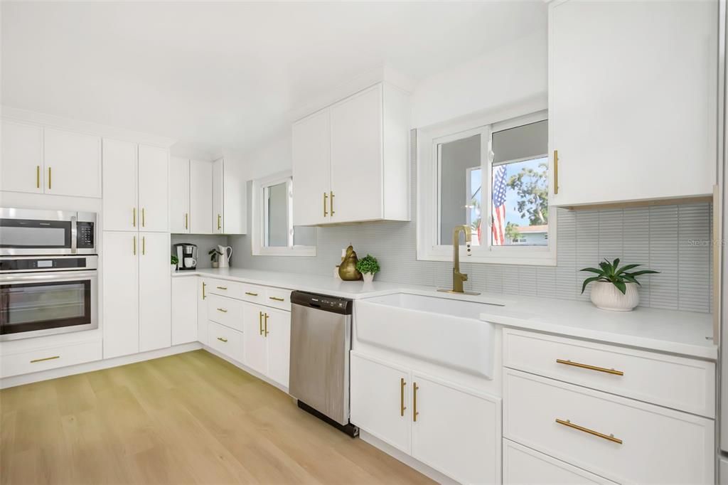 Activo con contrato: $799,999 (4 camas, 2 baños, 1860 Pies cuadrados)