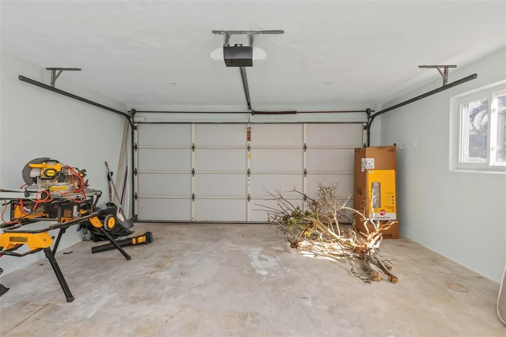 Activo con contrato: $799,999 (4 camas, 2 baños, 1860 Pies cuadrados)