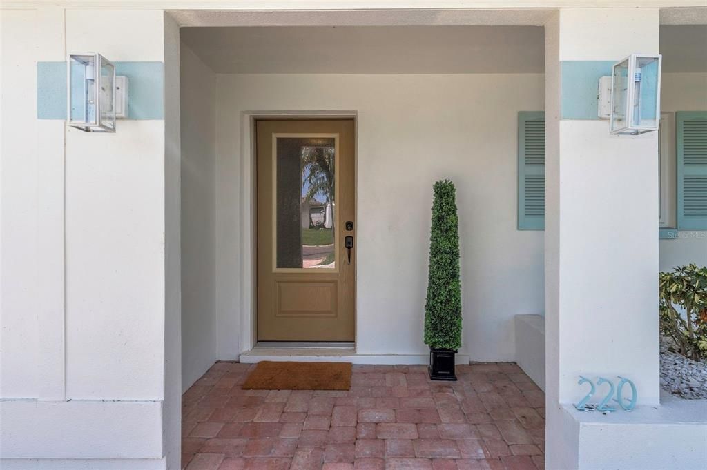 Activo con contrato: $799,999 (4 camas, 2 baños, 1860 Pies cuadrados)