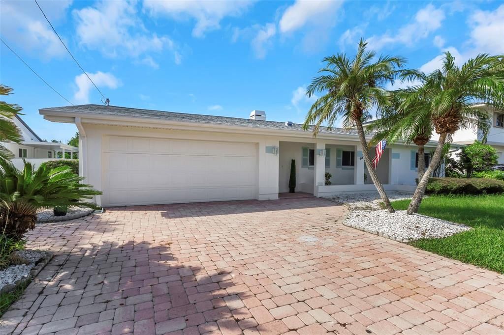 Activo con contrato: $799,999 (4 camas, 2 baños, 1860 Pies cuadrados)