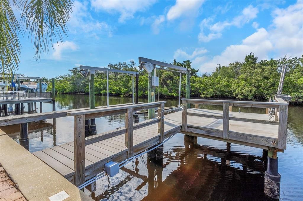 Activo con contrato: $799,999 (4 camas, 2 baños, 1860 Pies cuadrados)