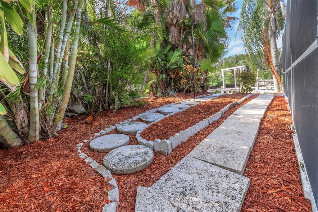 Activo con contrato: $799,999 (4 camas, 2 baños, 1860 Pies cuadrados)