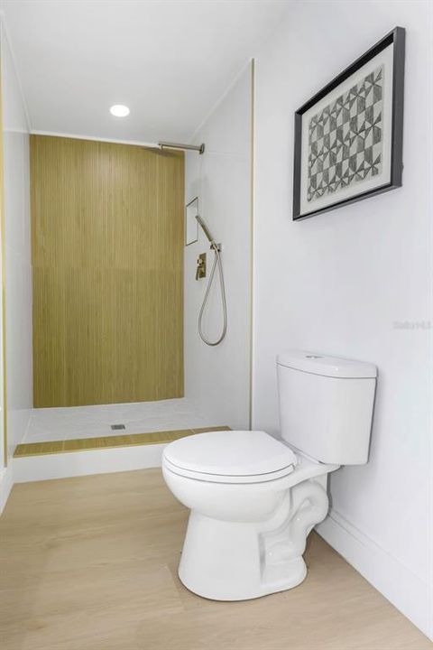 Activo con contrato: $799,999 (4 camas, 2 baños, 1860 Pies cuadrados)