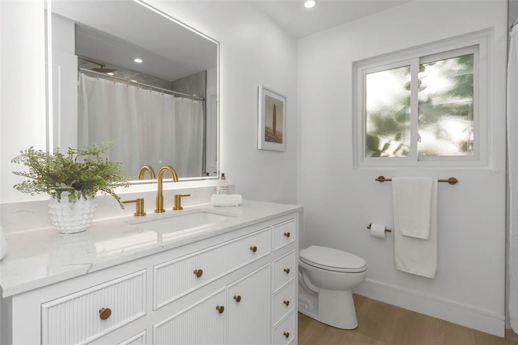 Activo con contrato: $799,999 (4 camas, 2 baños, 1860 Pies cuadrados)