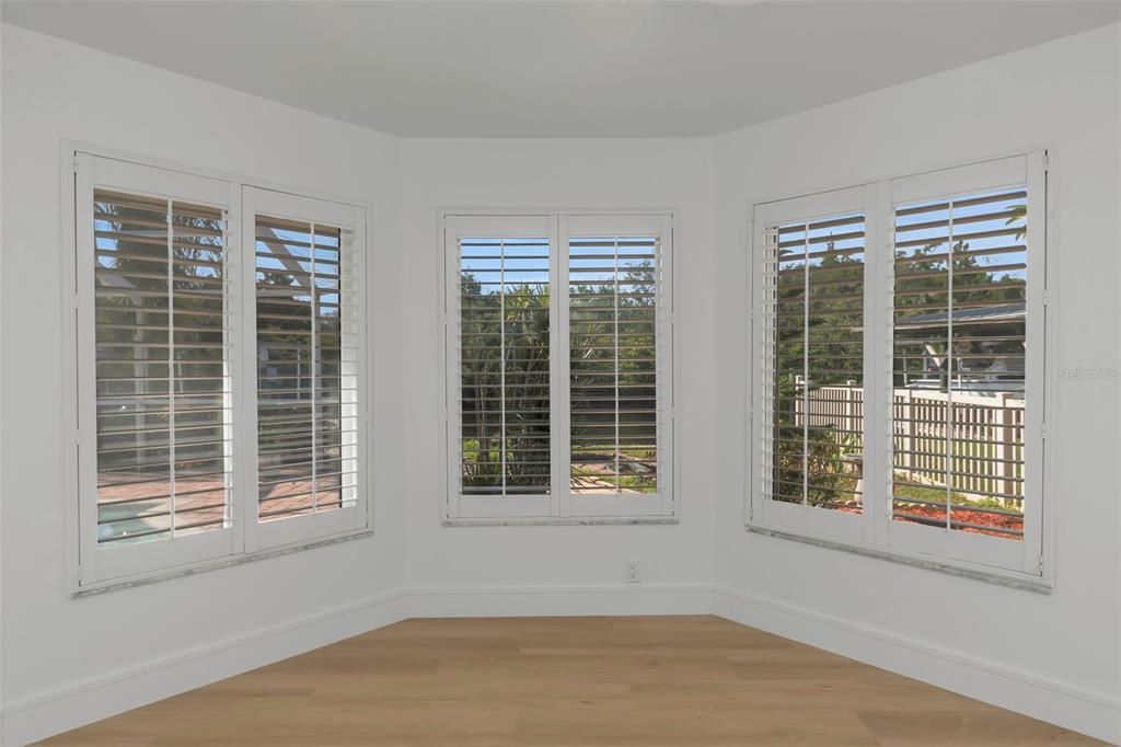 Activo con contrato: $799,999 (4 camas, 2 baños, 1860 Pies cuadrados)