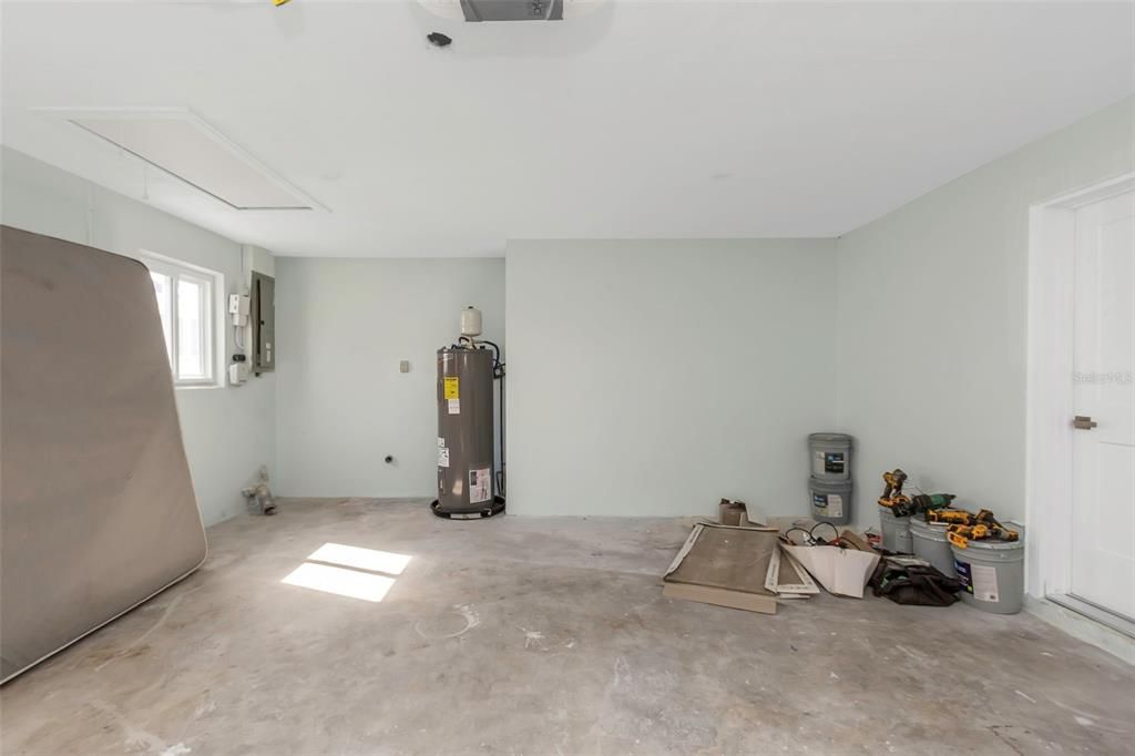 Activo con contrato: $799,999 (4 camas, 2 baños, 1860 Pies cuadrados)